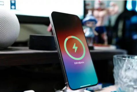 惠农苹果15换屏服务分享用什么充电器给iPhone15充电更好 